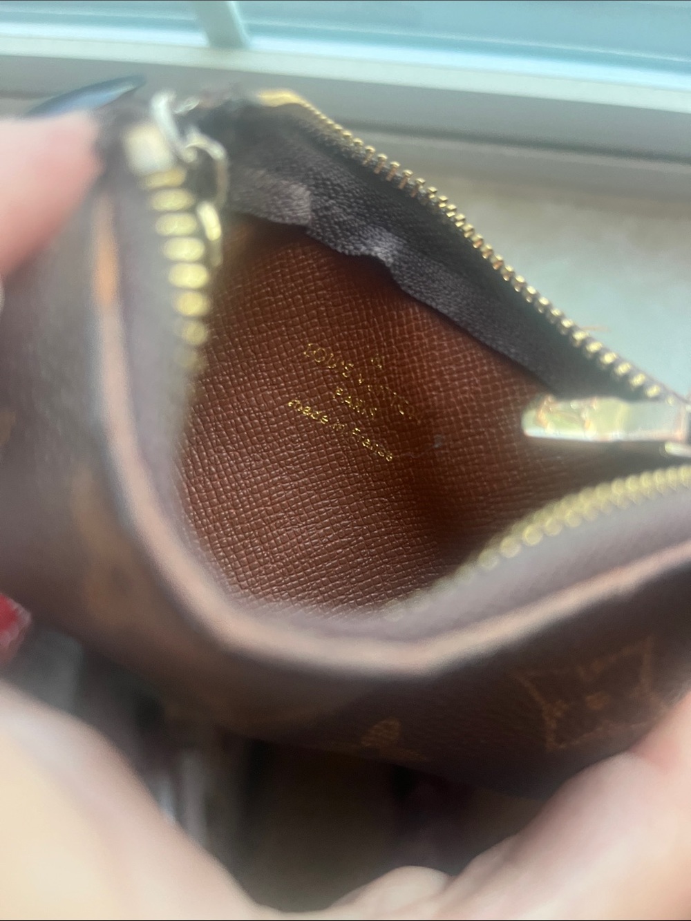 Louis Vuitton Key Pouch - Picture 3 of 8